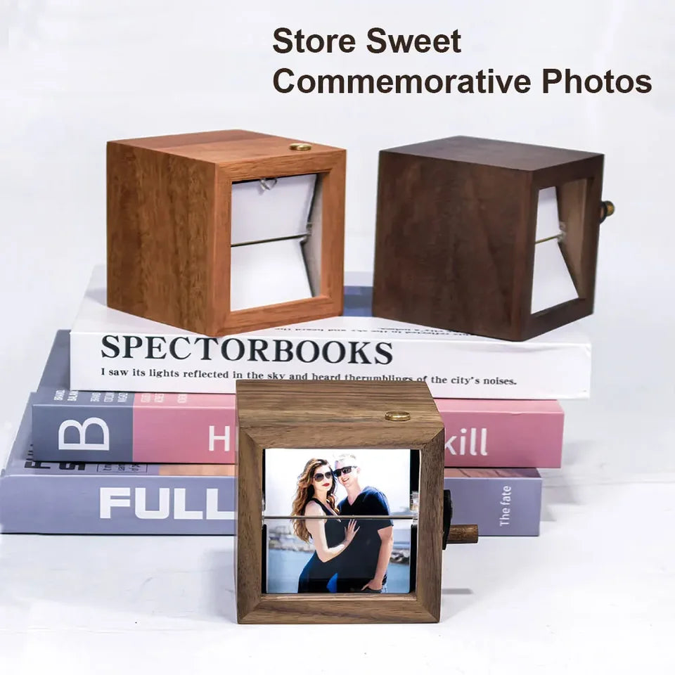 Flipzy™, caja de fotos giratoria de madera con manivela