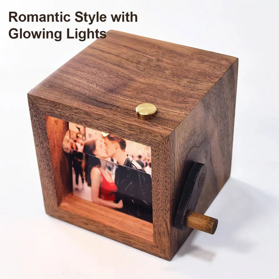 Flipzy™, caja de fotos giratoria de madera con manivela